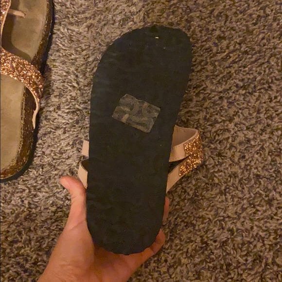 Sandals - Picture 2 of 4